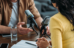 Convertir a los alumnos en podcasters RE035