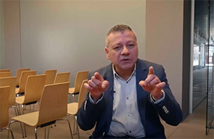 Materiales para una biblioteca moderna RL010